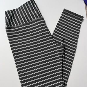 Glyder sultry leggings in charcoal and white